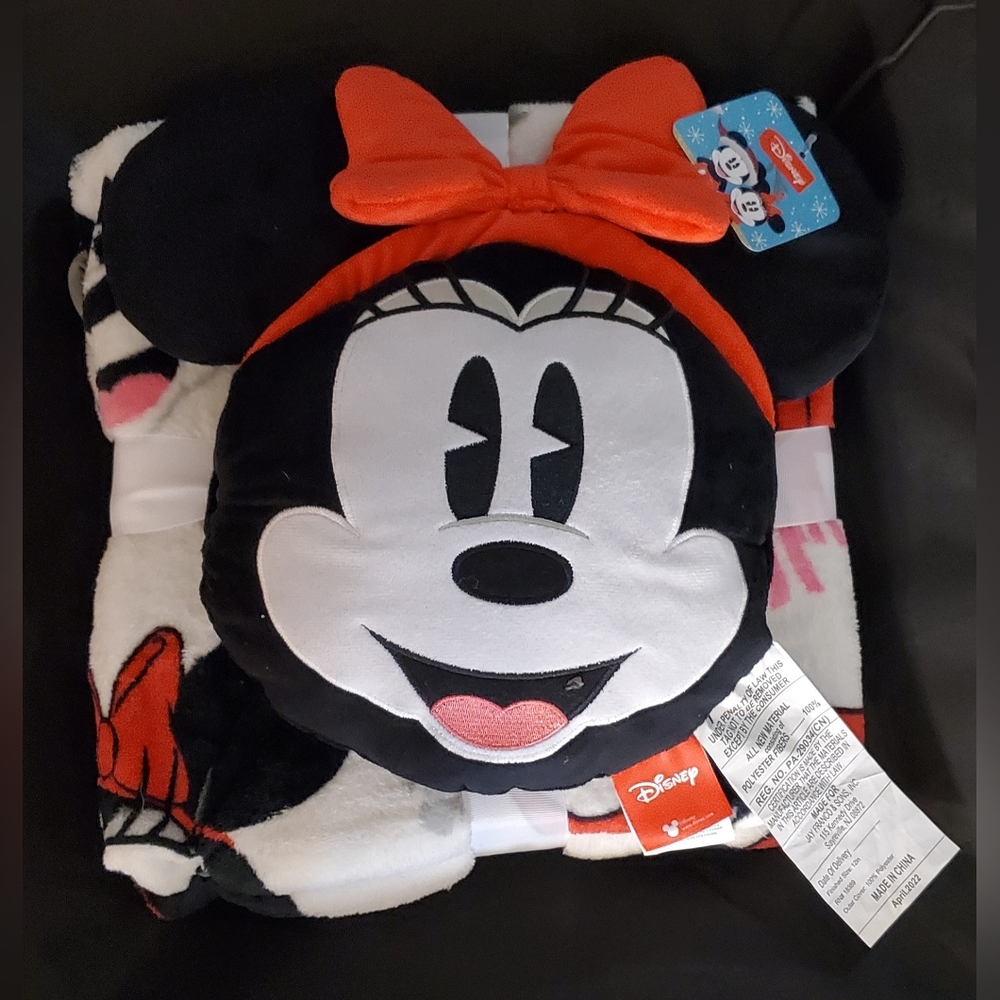 Disney Mickey/Minnie mouse christmas blanket/pillow set
